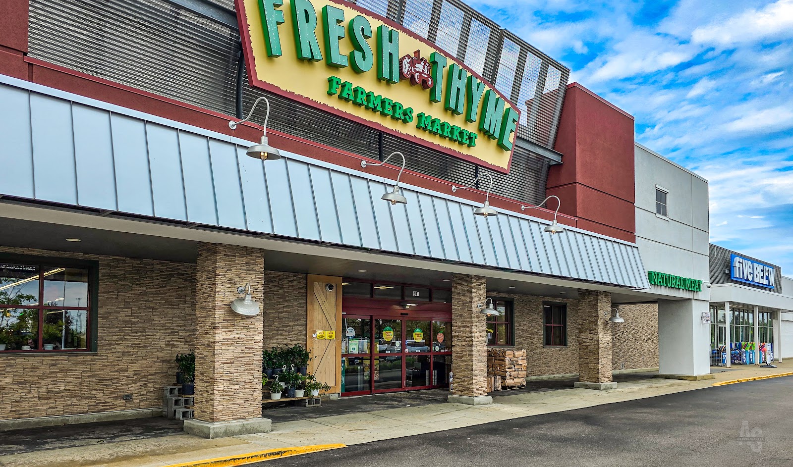 Fresh Thyme Market in Troy