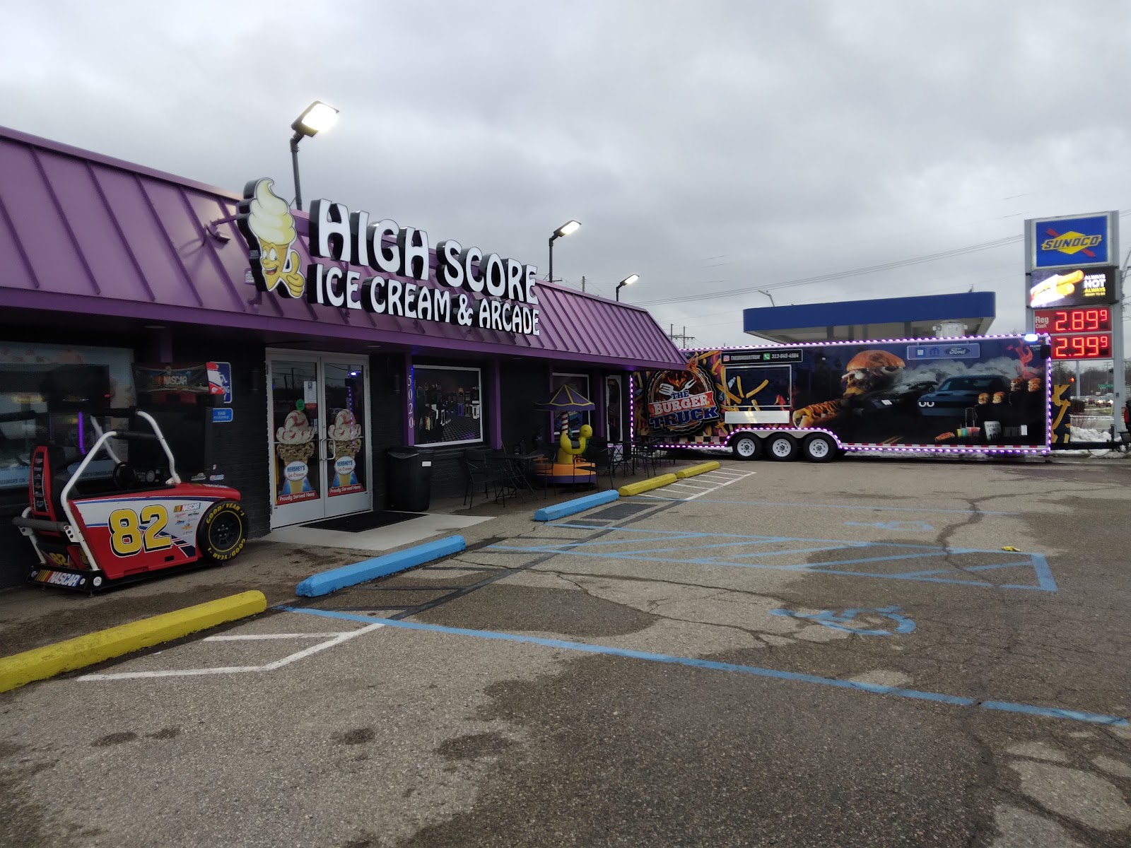 HIGH SCORE Ice Cream & Arcade main photo