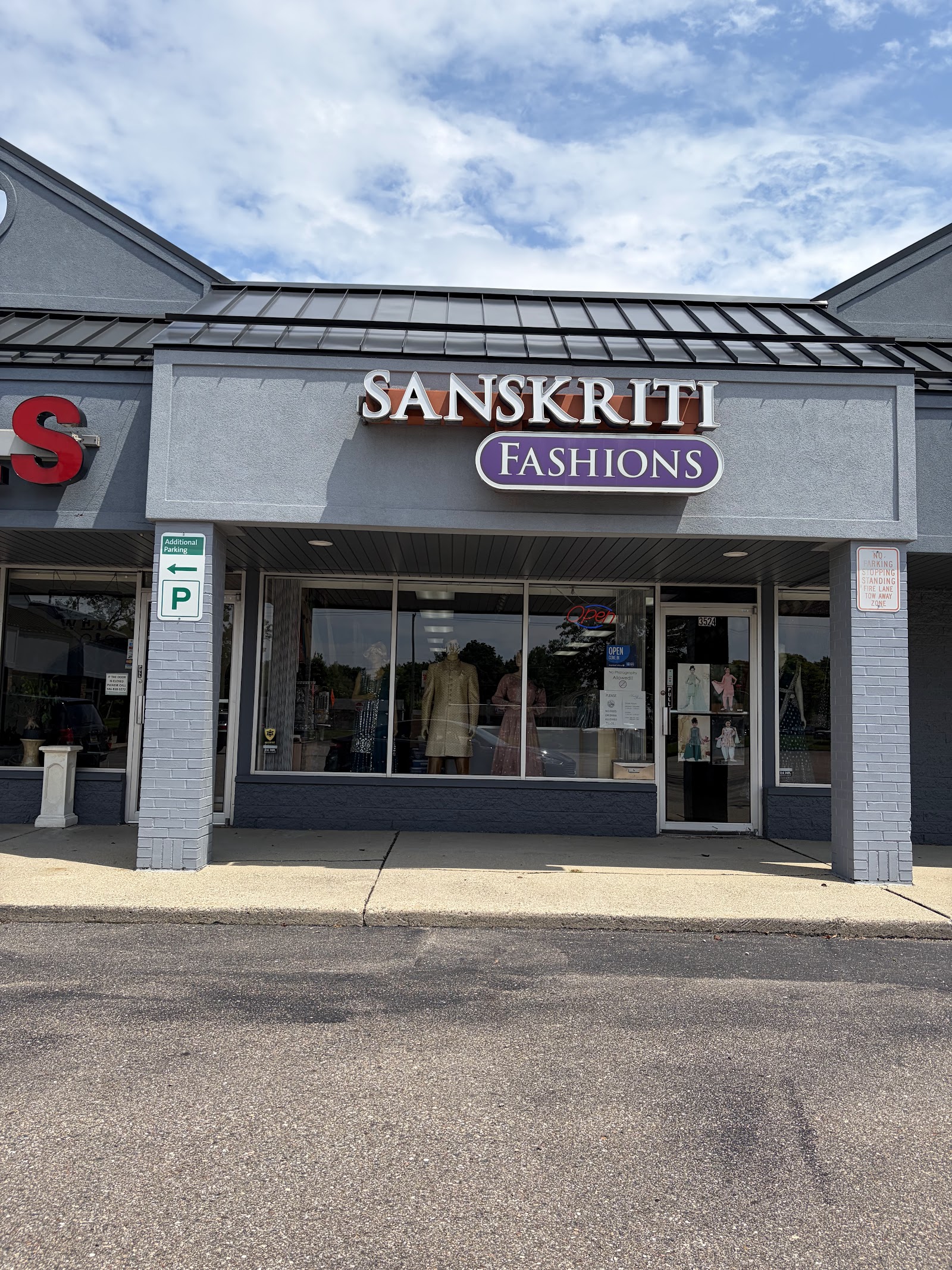 Sanskriti Fashions — photo